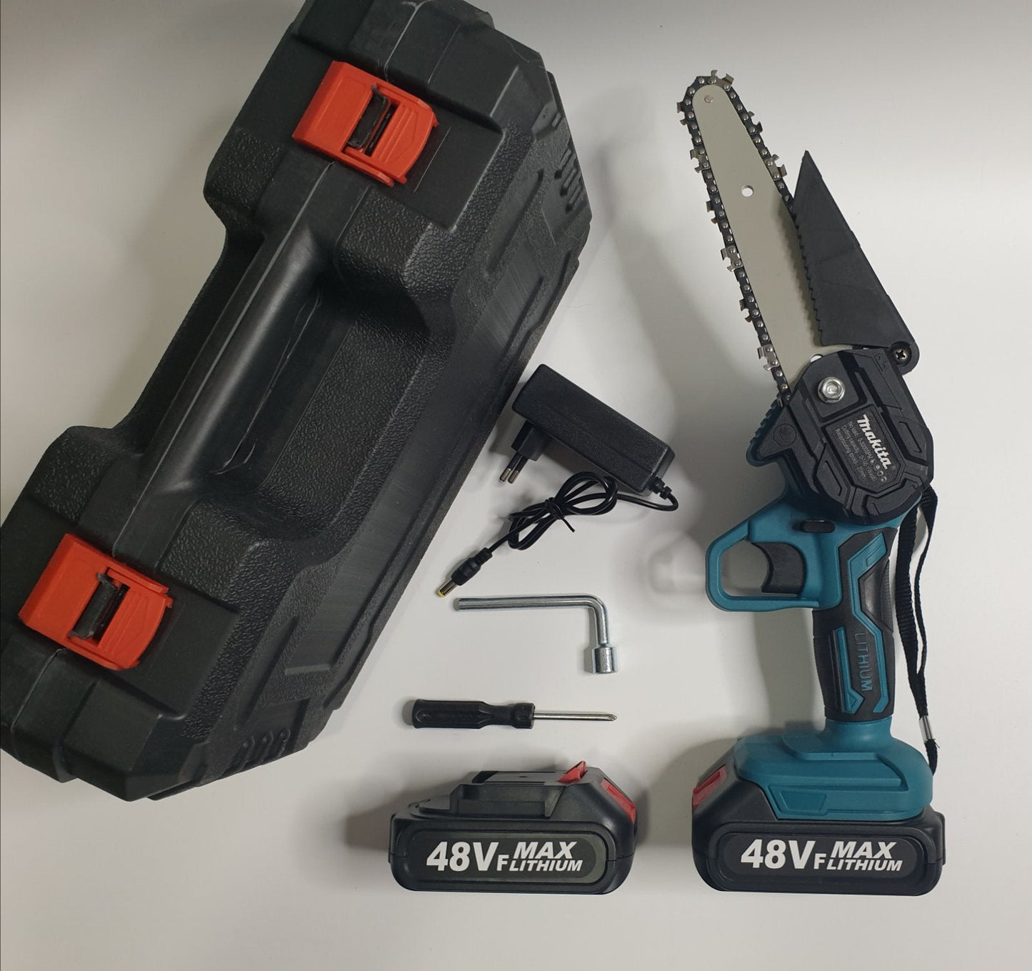 Makita Aku testera 48v + dve baterije lancana testera