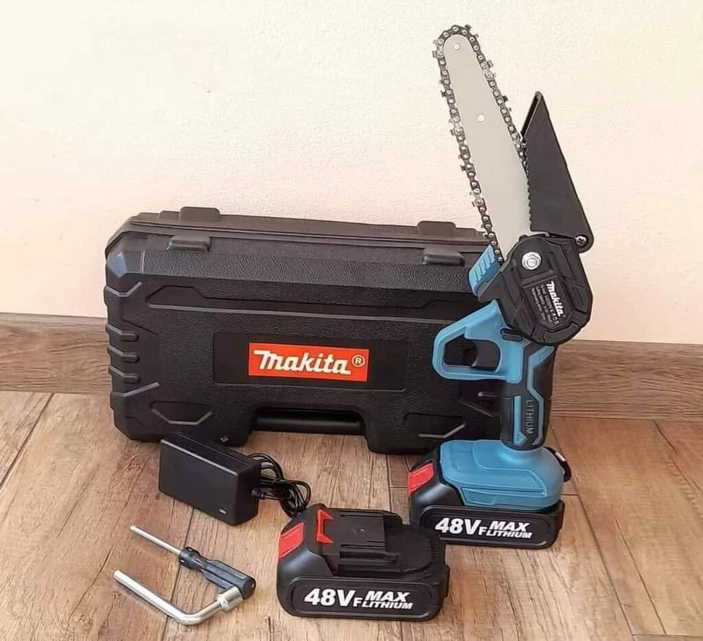 Makita Aku testera 48v + dve baterije lancana testera